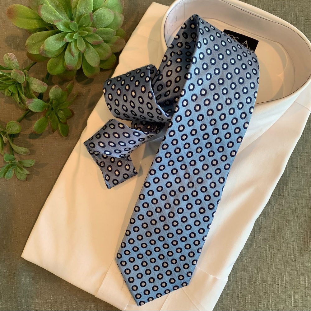 Haines & Bonner of London handmade all silk light blue tie.